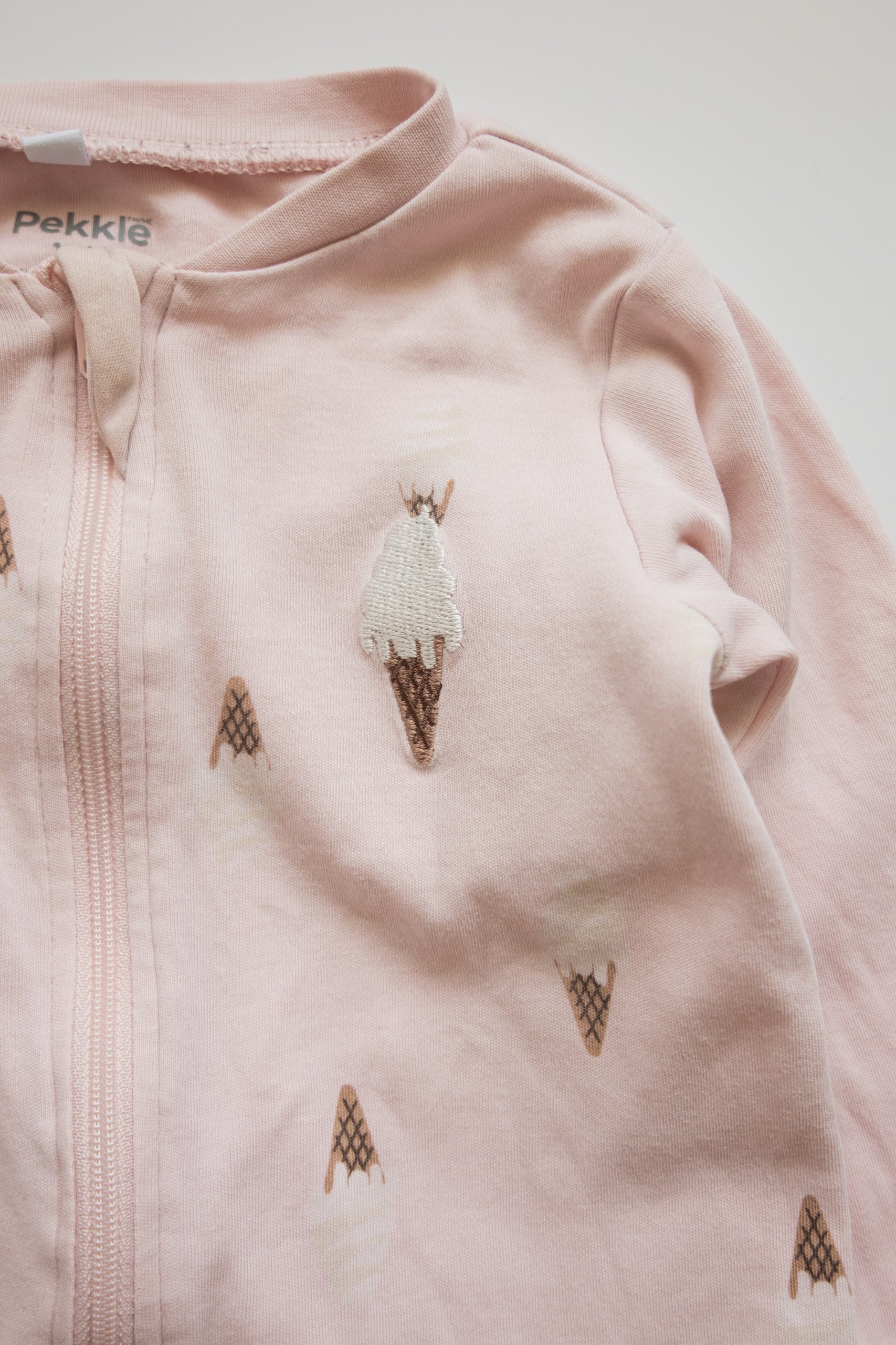 🎨 Pekkle - pyjama 12M (collet légèrement jauni, à peine visible)