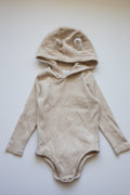 🎨 Little earthling - Cache-couche à capuche 9-12M (petite tache devant à peine visible)