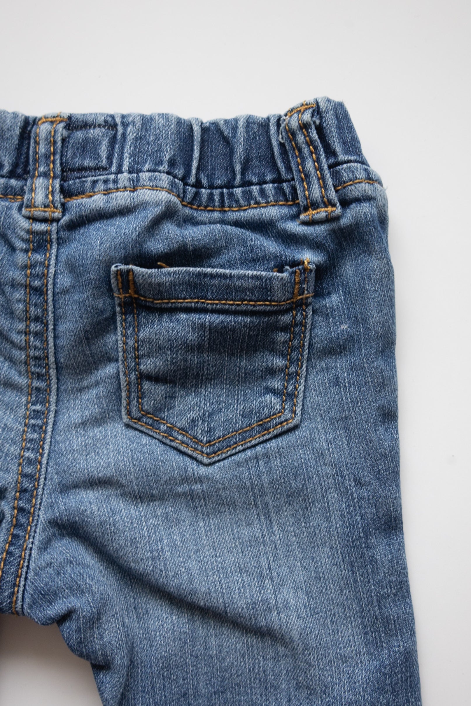 🌱 Oshkosh - Jeans 6M