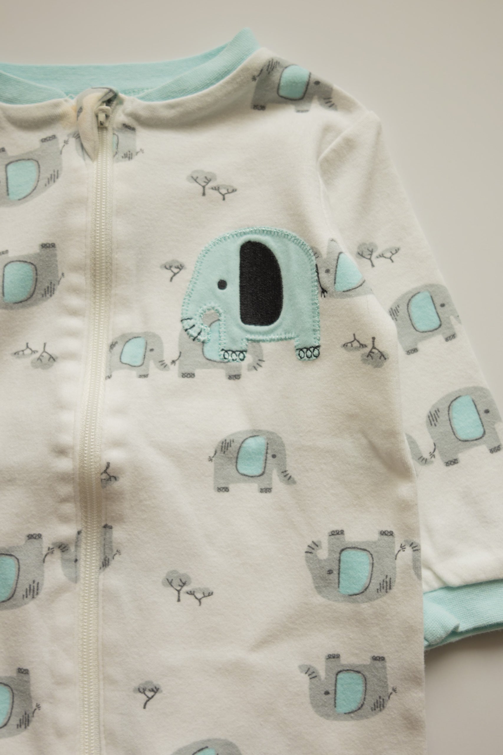 🎨 Pekkle - pyjama 6M (tache au collet)