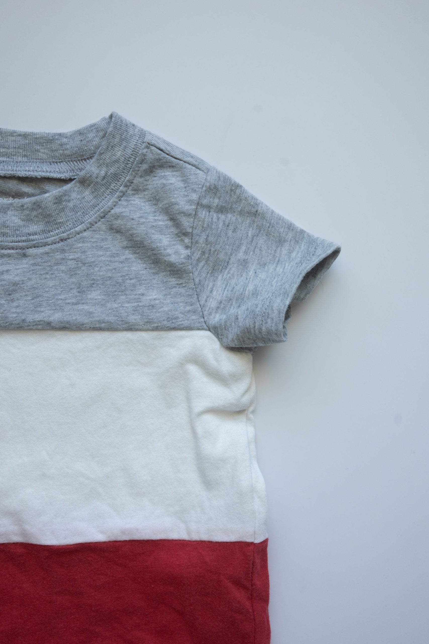 ⭐️ Carters - T-shirt 6M (neuf seulement lavé)