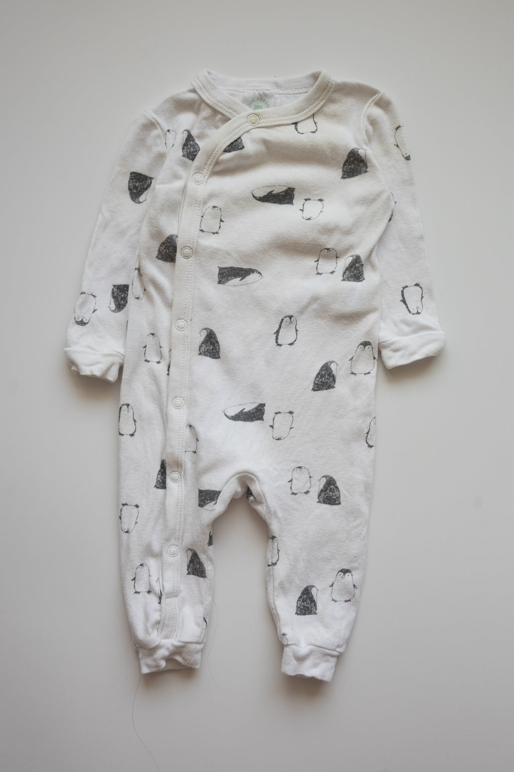 🎨 Joe Fresh - Pyjama 3-6M (petite tache au collet)