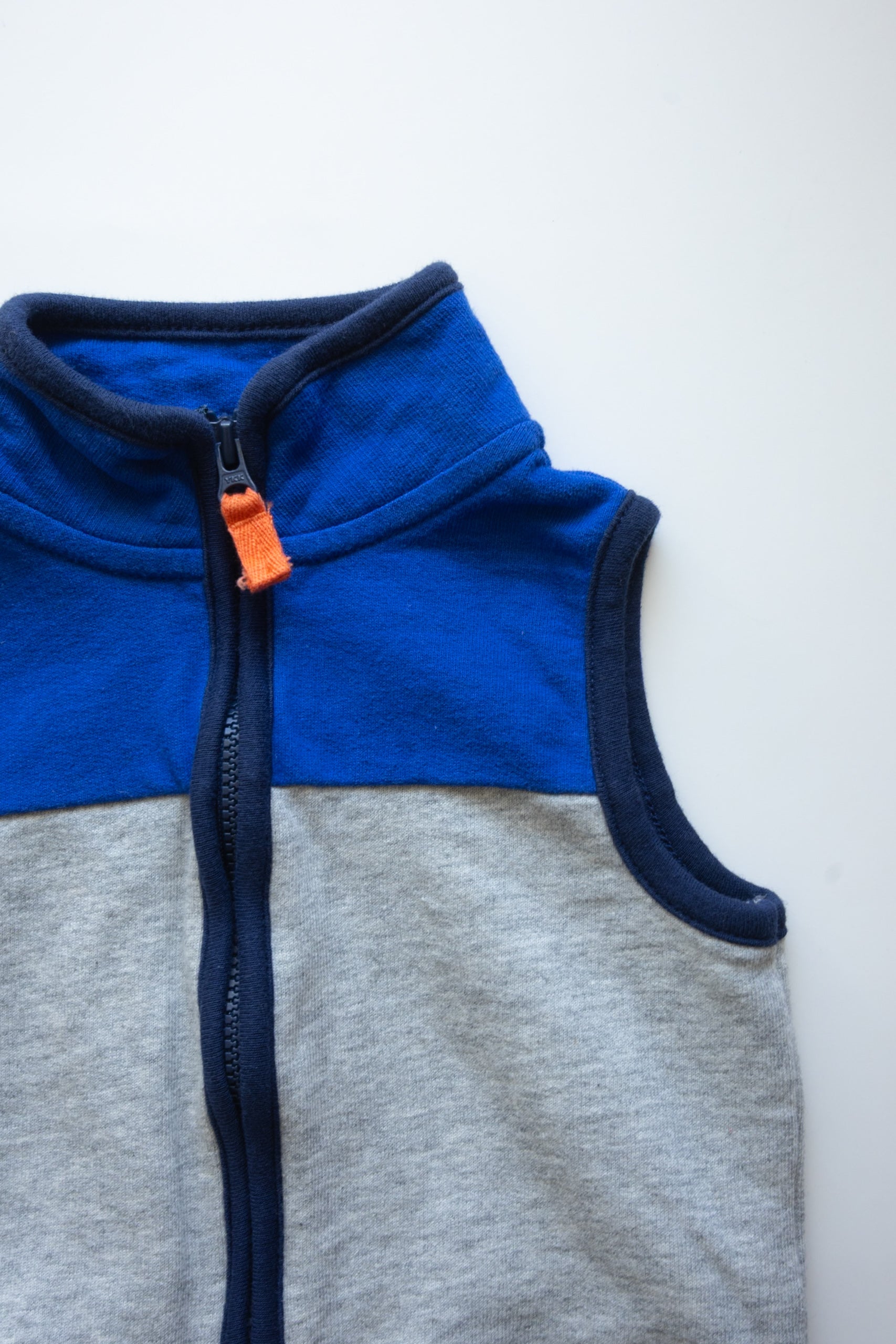 Carter’s - veste sans manches 6M