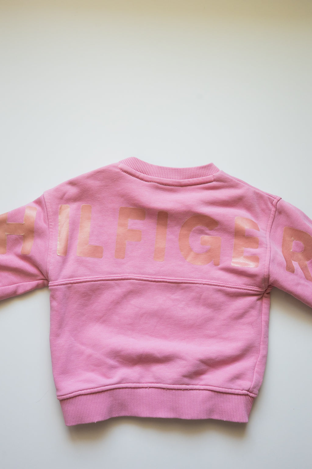 🌱 Tommy Hilfiger- chandail 2 ans