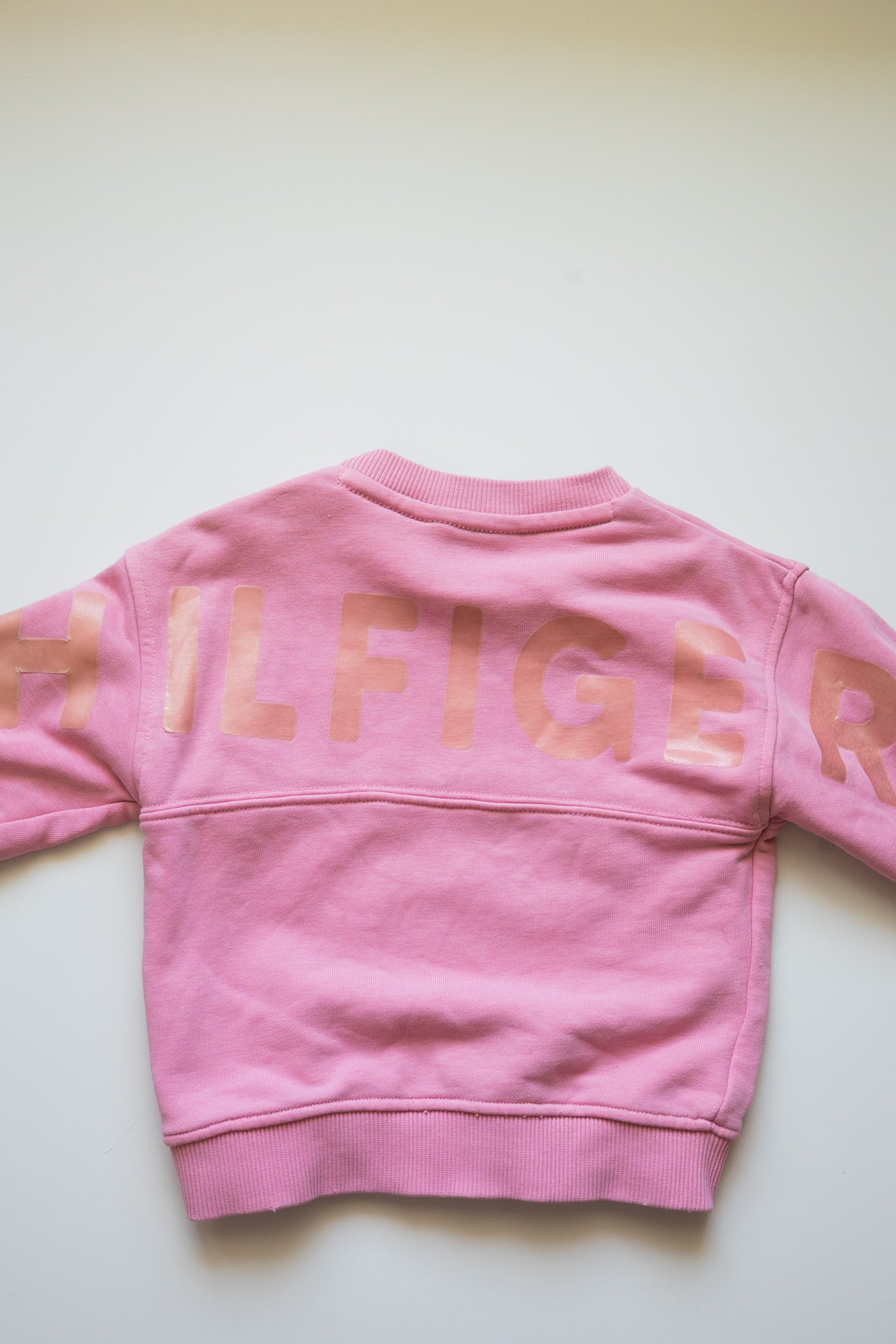 🌱 Tommy Hilfiger- chandail 2 ans