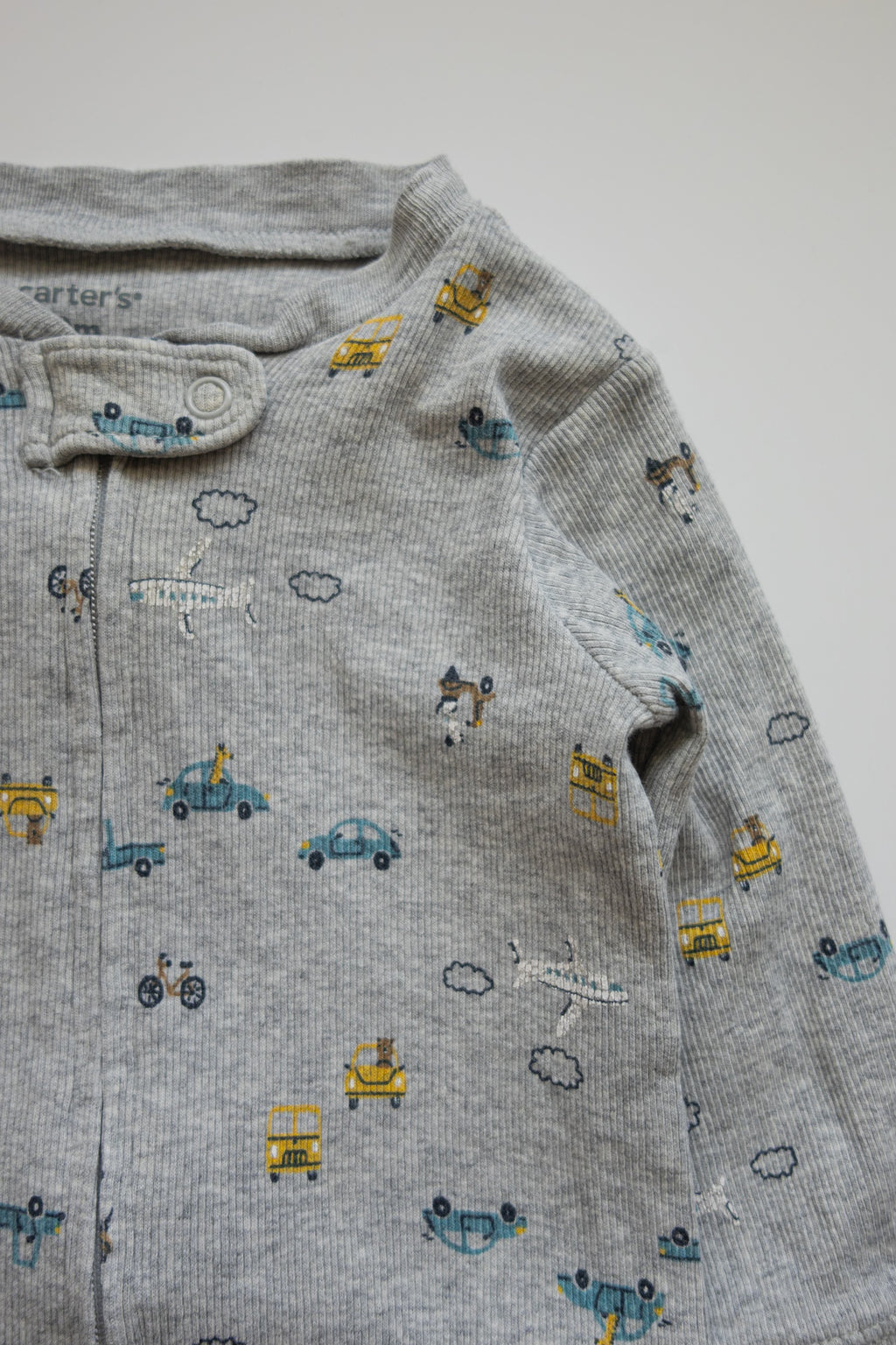 🎨 Carters - Pyjama 9M (collet légèrement jauni )