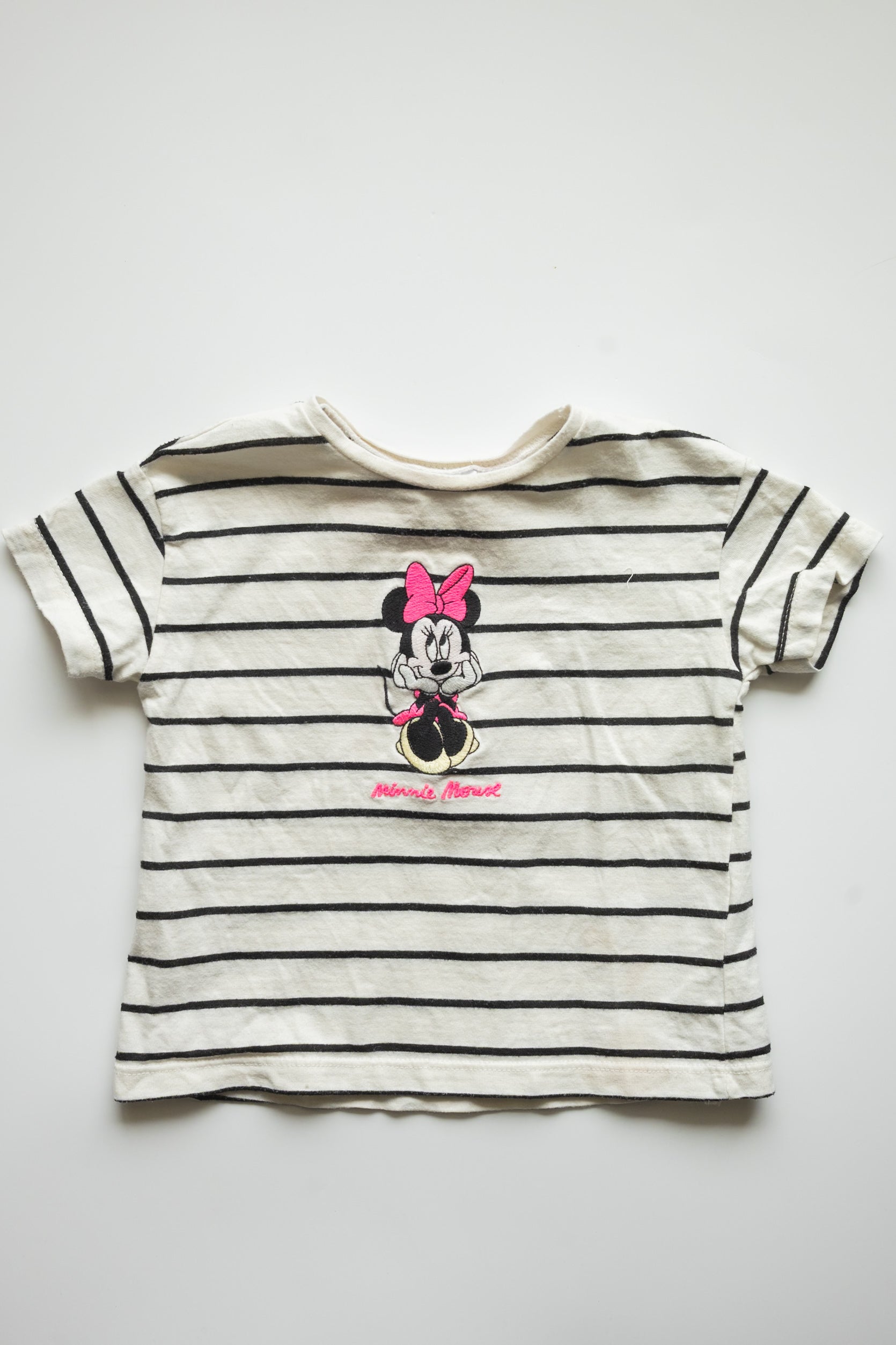🎨 Zara - T-shirt 6-9M (petite tache à peine visible voir photo)