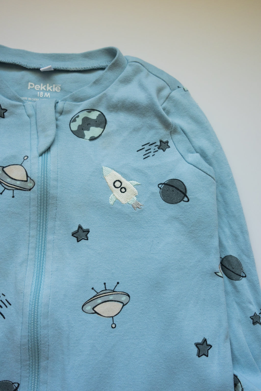 🎨 Pekkle - pyjama 18M (quelques taches pâles)
