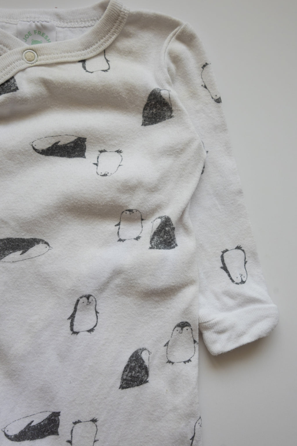 🎨 Joe Fresh - Pyjama 3-6M (petite tache au collet)