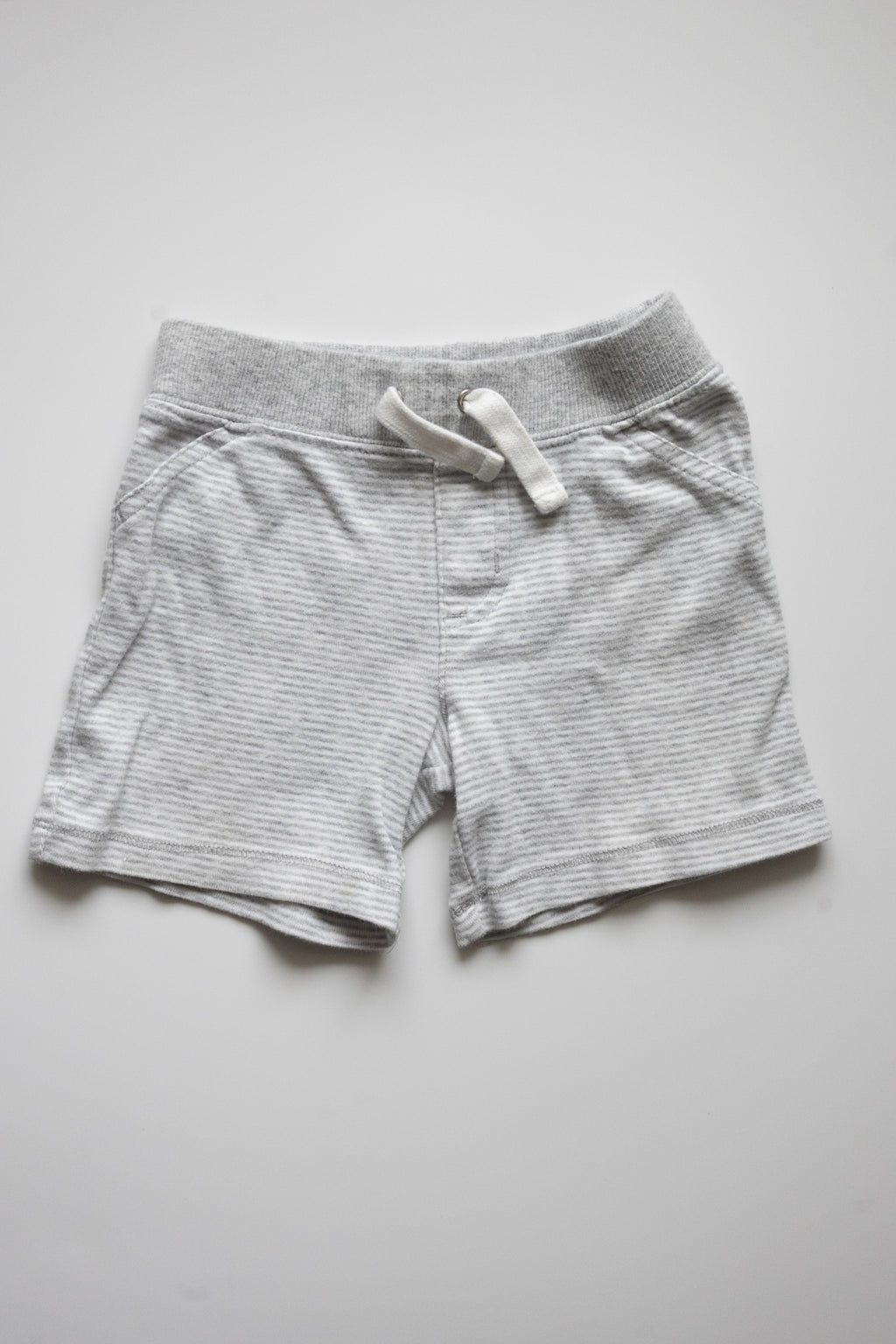 🌱 Carters - Short 18M