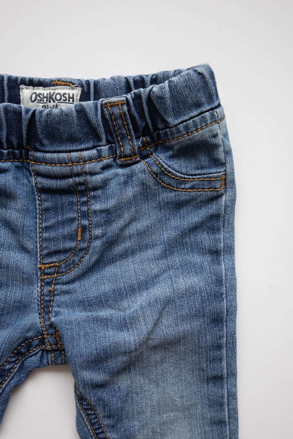 🌱 Oshkosh - Jeans 6M