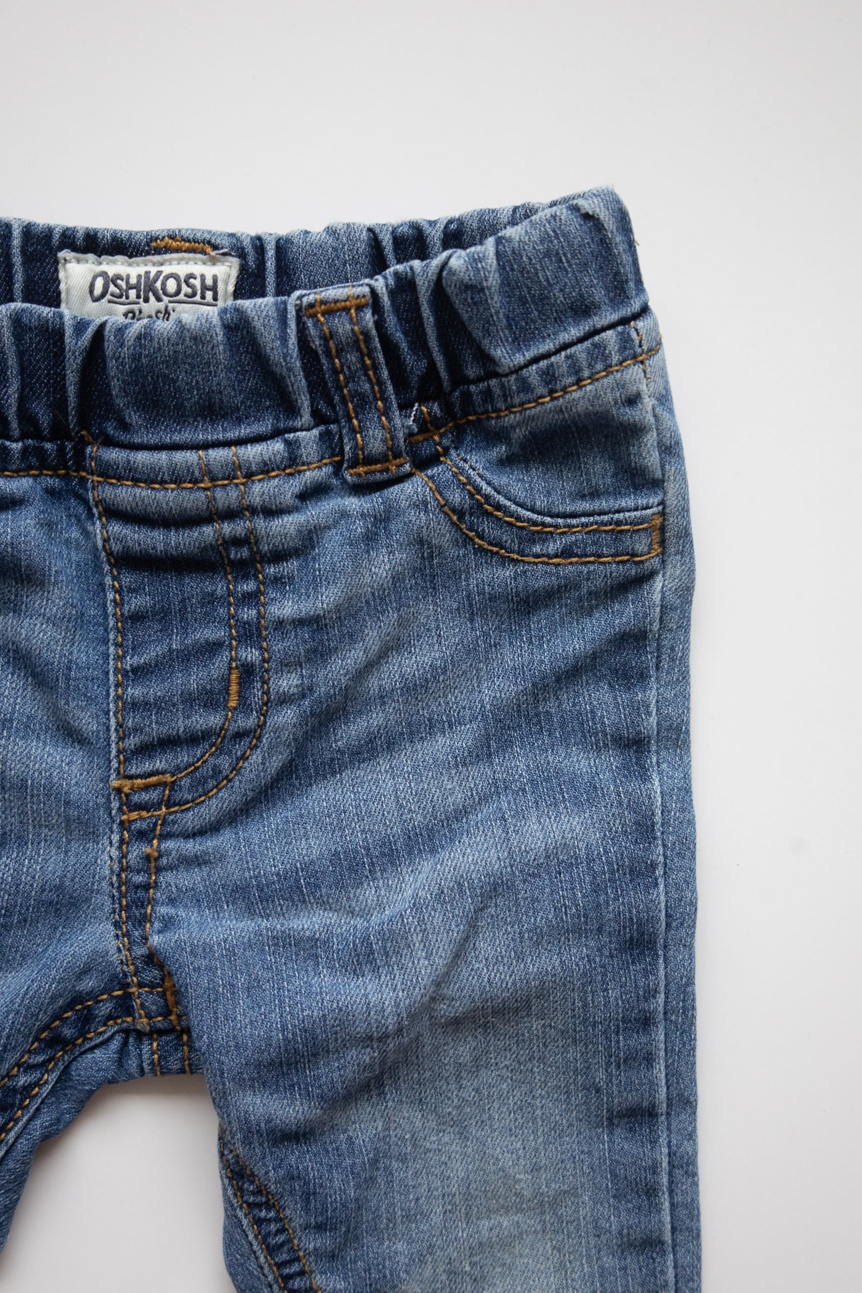 🌱 Oshkosh - Jeans 6M