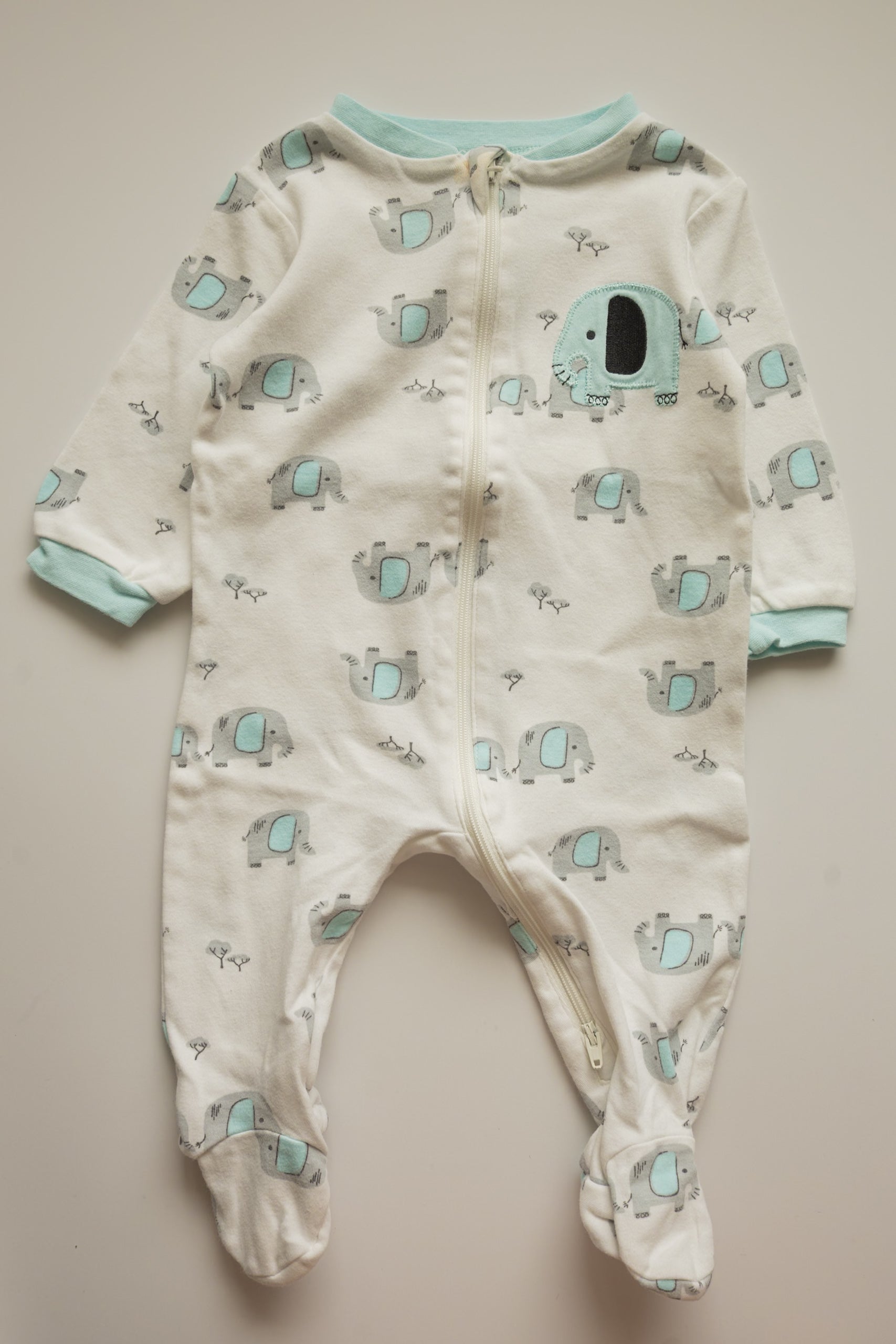 🎨 Pekkle - pyjama 6M (tache au collet)